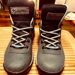 Nearly New! Columbia Newton Ridge Hiking Boots